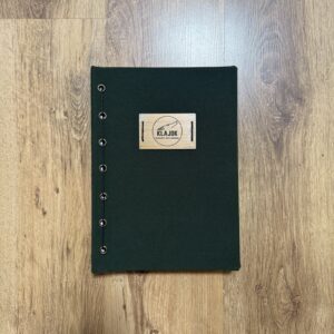 albumas ,,po pasaulį" žalias
